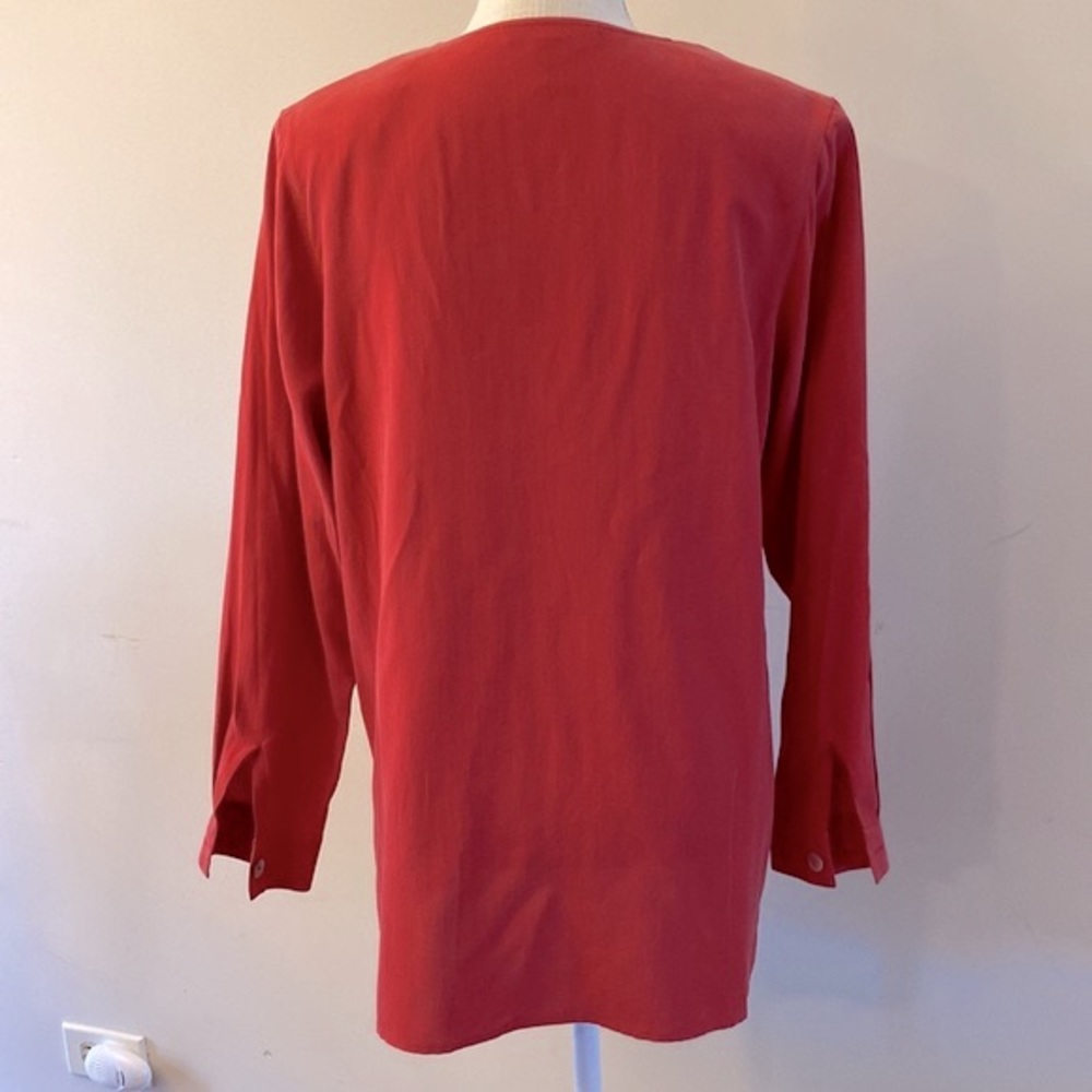 Anne Carson 100% silk women’s Red button down long sleeve shirt padded size M - Picture 3 of 12